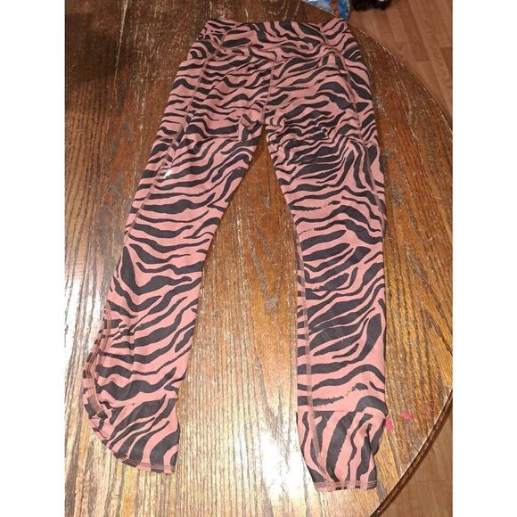 New Small Fabletics PureLuxe Oasis Twist 7/8 Leggings Mahogany Zebra Stroke NWOT - Picture 9 of 9